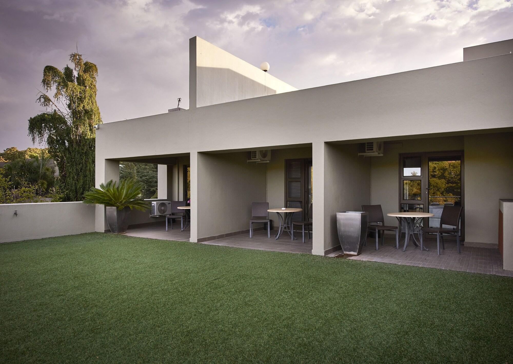 Dynasty Forest Sandown Self Catering Hotel Johannesburg Exterior foto
